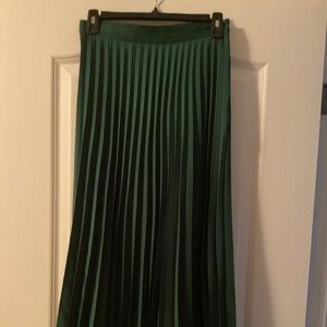 Banana republic pleated high/low skirt size 4